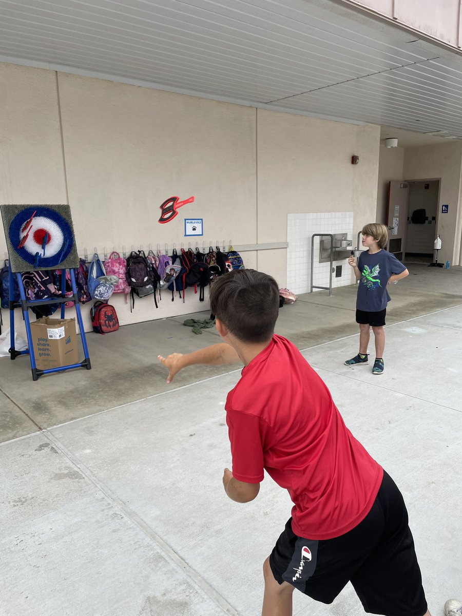 DavidsonMViT's tweet photo. Day of Awesomeness @MountainViewPTA #simivalleyusd #mvitsimi #thirdgraderocks https://t.co/qdbq8loAbc