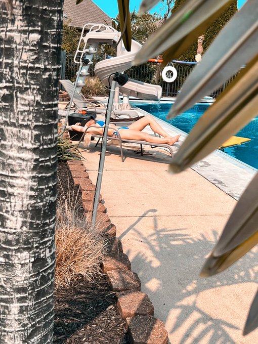 Just a relaxing day! #nadianorth https://t.co/qb48B8c2fB<a href="/tag/nadianorth"class="tags">#nadianorth</a>
