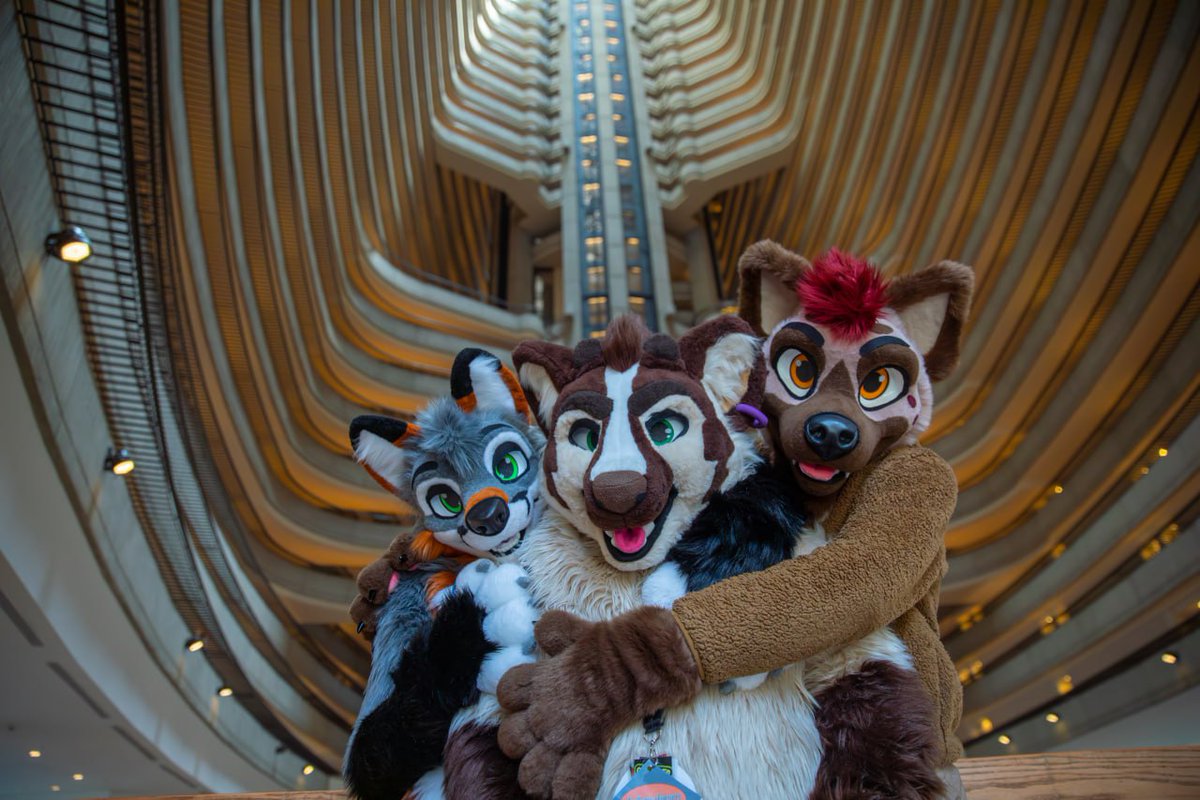 KurzBadger's tweet image. I don't think I could lose these two if I tried. @raidiak and @YCHPhoto

🪡: @TheKarelia, @AlphaDogsStudio
📷: @SheriffRaccoon 

#FursuitFriday