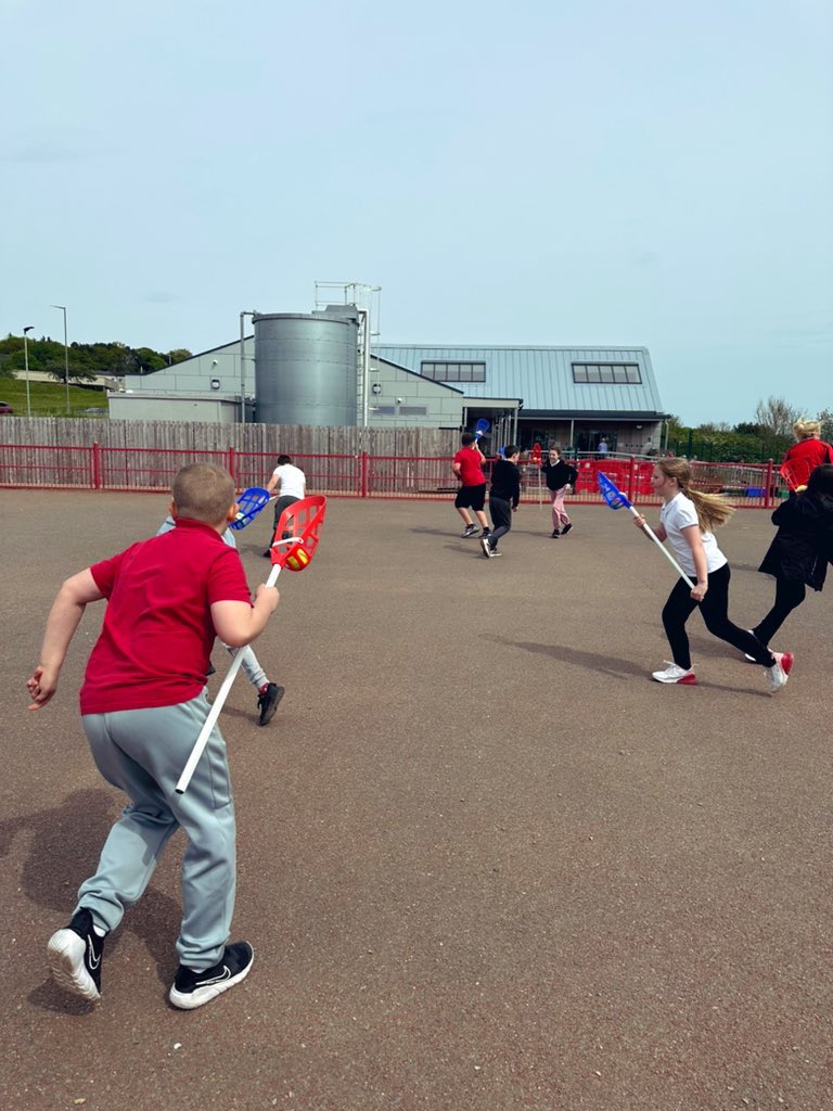 MrsMerritt_HPS's tweet photo. This week we enjoyed a lacrosse masterclass with the queen of lacrosse @ASC_Jen 👸🏼🥍  We had so much fun learning how to play. Thank you Jen! 😁 https://t.co/XCQL3byxKt