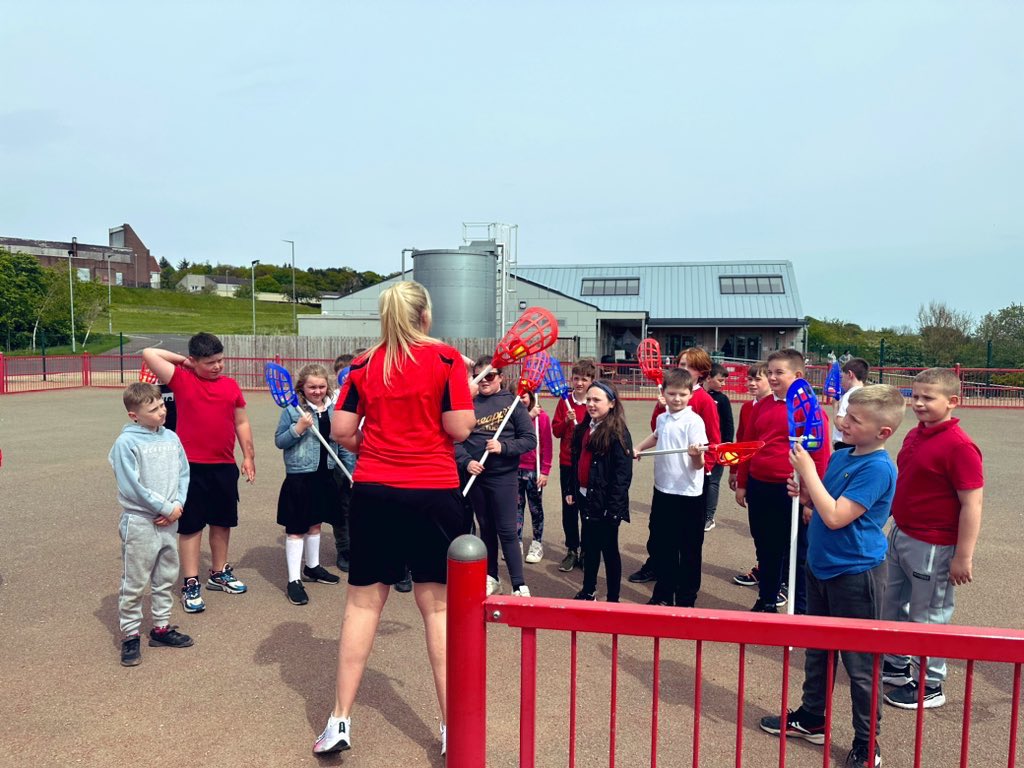 MrsMerritt_HPS's tweet photo. This week we enjoyed a lacrosse masterclass with the queen of lacrosse @ASC_Jen 👸🏼🥍  We had so much fun learning how to play. Thank you Jen! 😁 https://t.co/XCQL3byxKt