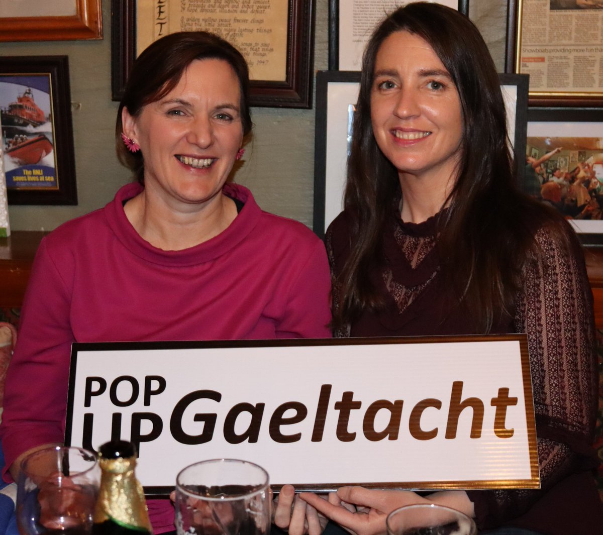 ainenichuaig's tweet photo. Is istigh Tí @JohnBKeaneBar a bheidh an gabhar á róstadh ANOCHT i gcomhluadar
@popupglt @popupgael
⏰ 21:00
📍 @LoveListowel
🍻 @billykeane15
🎶 @_omaonaigh
#Caint #Craic #Cairde #Ceol
@ConorKeane @StJohnsTheatre @donnolann @Kerrycomhaltas @kerryman_ie @WeAreKerry https://t.co/xXzbs3icUh