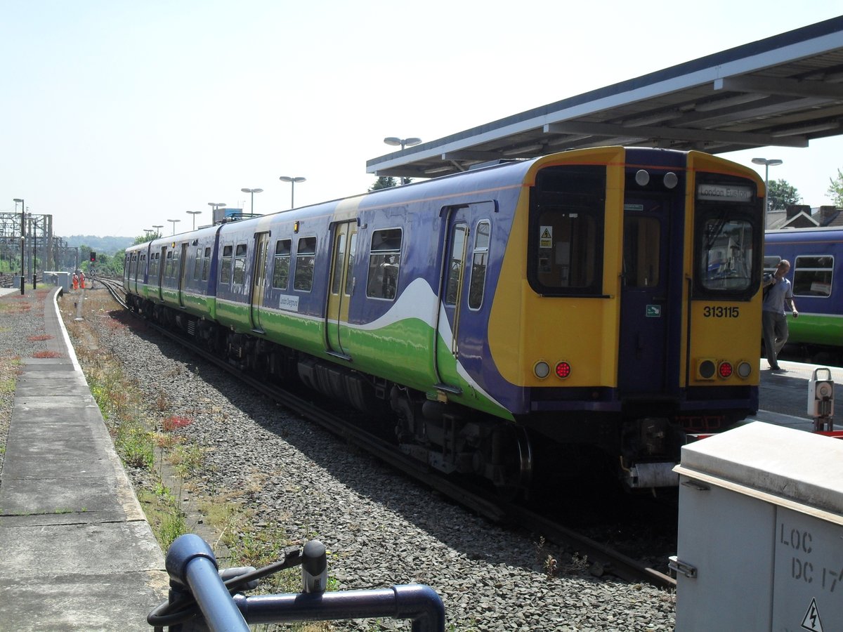 Sim0nTrains's tweet image. A few Class 313s on the Watford DC Line back in 2010. 2 photos at London Euston and 2 photos from Watford Junction working London Overground services. 

Will miss the Class 313s, they served the Railways well 1976 - 2023! #class313 #londonoverground #Railways