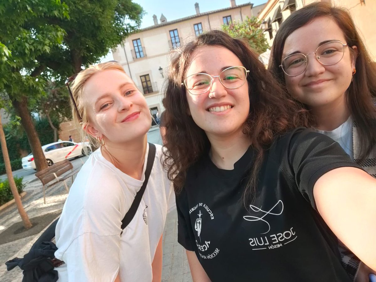 another photo of phia in spain 🩷