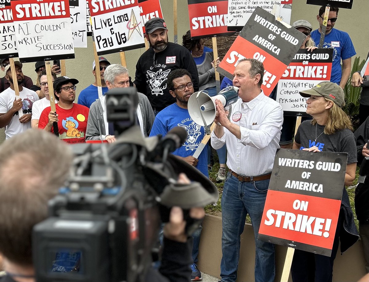 Writers Guild of America West on Twitter "🪧🪧 “Live long & pay up