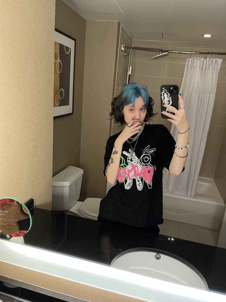 crabgrabber on Twitter: "am waiting for my gf @notlems"