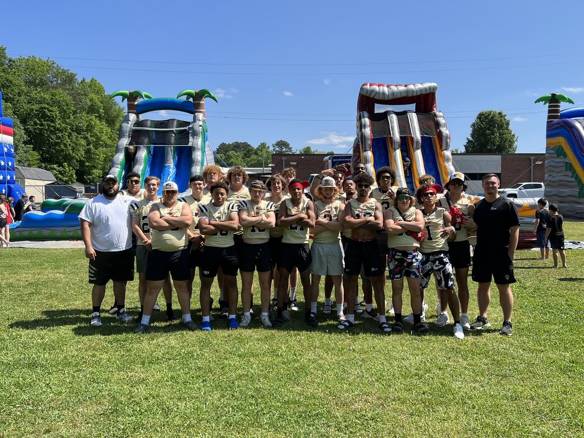 The Bears 🐻 had a good time today helping @oakgrovefalcons with their 2023 field day. #morethanfootball