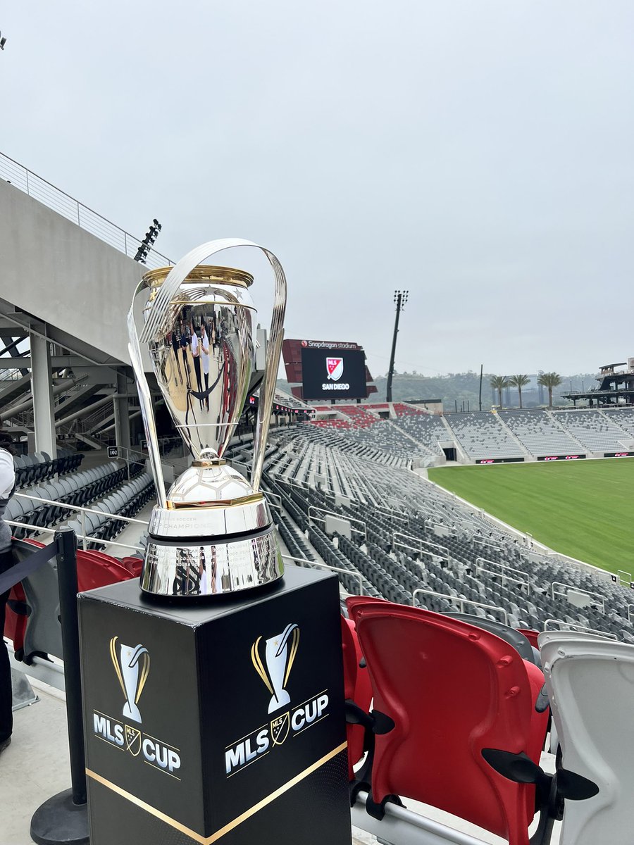 JulioRWrites's tweet photo. One of the coolest things about yesterday. Being close to the #MLSCup. It was so shiny. https://t.co/aq69xxQLlt
