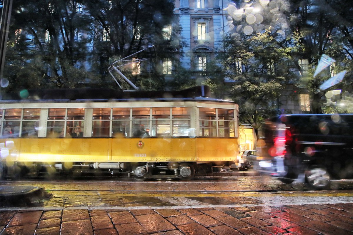 cherchiandrea's tweet photo. Milano e pioggia (foto andrea cherchi) https://t.co/WM4RusE0Iu
