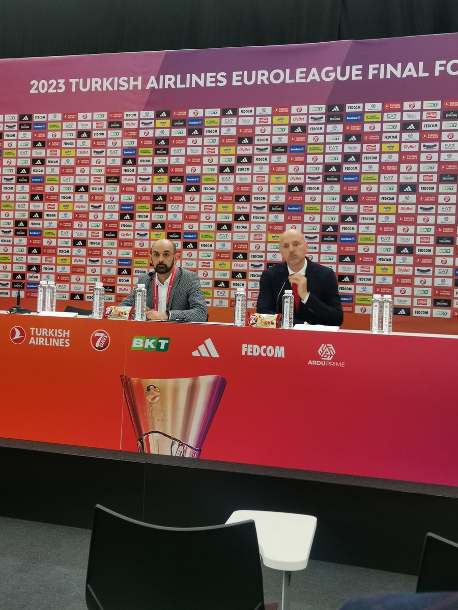 yiannifil's tweet image. Ο καλυτερος παικτης του Ολυμπιακου ηταν αυτός που δεν εβαλε πόντο αλλα μας κατεστρεψε με την αμυνα του και τον τρόπο που οργανωσε την ομάδα του. Υμνος Ομπράντοβιτς στον Τομας Γουοκαπ