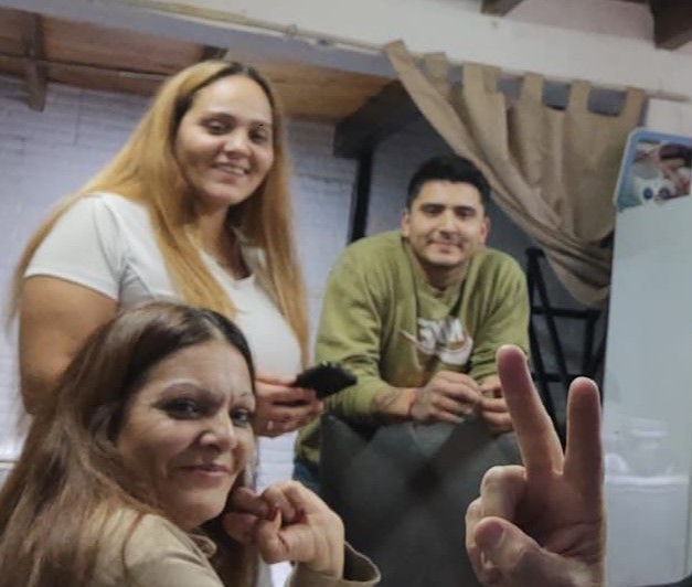 AndreBlandini's tweet photo. Invitamos a todas/os a participar de nuestras reuniones para comenzar a ordenar la fiscalización. Reunión en Barrio Palumbo. 🤝
#NosUneElFuturo #AndreaBlandini #Lista504B #GodoyCruz https://t.co/weQ9EKENCJ