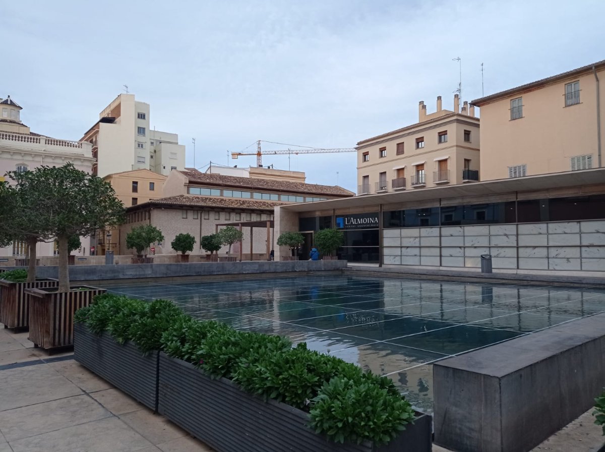 AjuntamentVLC's tweet photo. 🏛️Demà, dissabte 20 de maig, amb motiu de la #NitEuropeadelsMuseus🌙, obriran fins a les 00:00 h 📍Les Drassanes del #Grau, la #Llotja, el Centre Arqueològic de l'#Almoina i el Museu de la #Ciutat.🖼️
💫No t'ho perdes i aprofita l'oportunitat de visitar estos museus de nit! #DIM23 https://t.co/UlT4UdYa3I