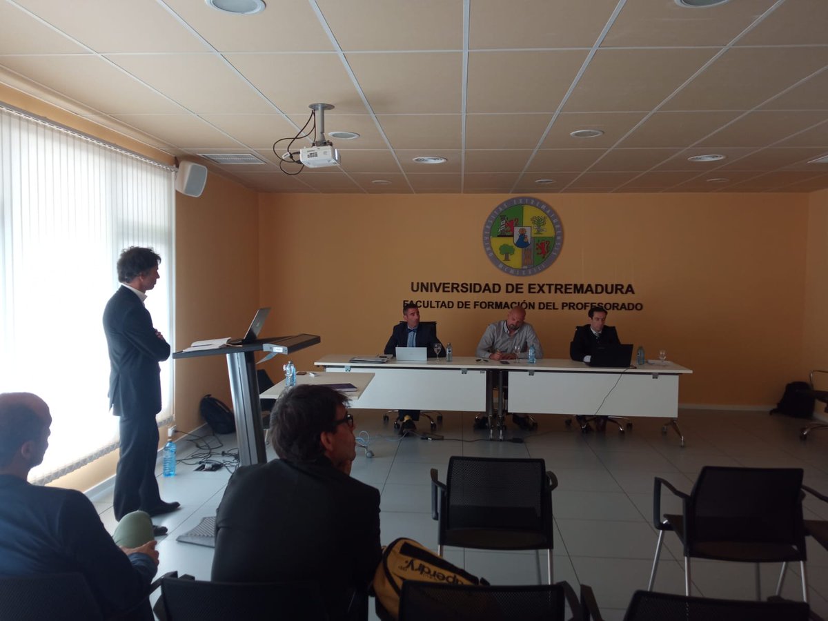 pesanchezmiguel's tweet photo. Excelente día con la Defensa de Tesis Doctoral de @DavidCerroHerre !! Una gran defensa de nuestro compañero!!@FFP_Uex #JosuePrieto #efufis #orgulloso https://t.co/wnzWKWiQ0t