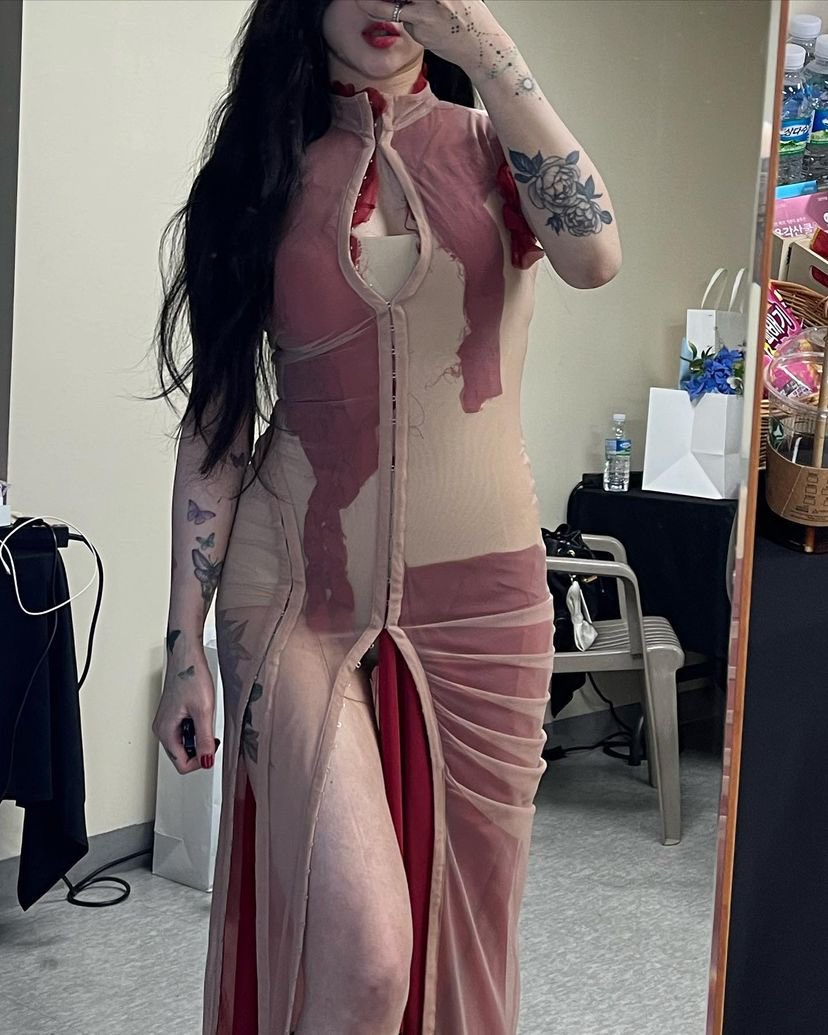 230520 옐스타

첫날이 이렇게 흘러갔네요! 와주신 분들, 반짝반짝 자리를 빛내주셔서 감사합니다. 에너지를 드려야하는데 받고만 가는 것 같아 송구스럼넹용... 헤헤 고맙고 사랑해요. 내일 봐요! ❤️