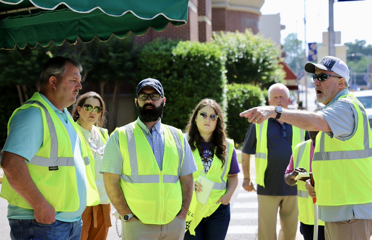 CDICentral's tweet photo. Our final walk audit of spring 2023 was hosted in the City of Clarksville! 

Elected officials, city staff, business owners, and the @ClarksvilleAR participated in the audit led by @craftontull Dave Roberts, @myARDOT Kim Sanders, and our staff at #CDIcentral. https://t.co/EQMfQFlSHA