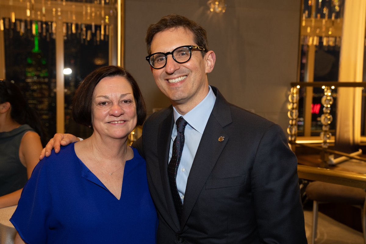 OOBusinessEnt's tweet image. ABetterNY: We got to honor our very own ABNY Vice Chair, Frances Resheske with the David N. Dinkins Award at the 2023 Spirit of ABNY Awards. Ms. Resheske has been a dedicated ABNY supporter and friend and continues to play a pivotal role in shaping the o…