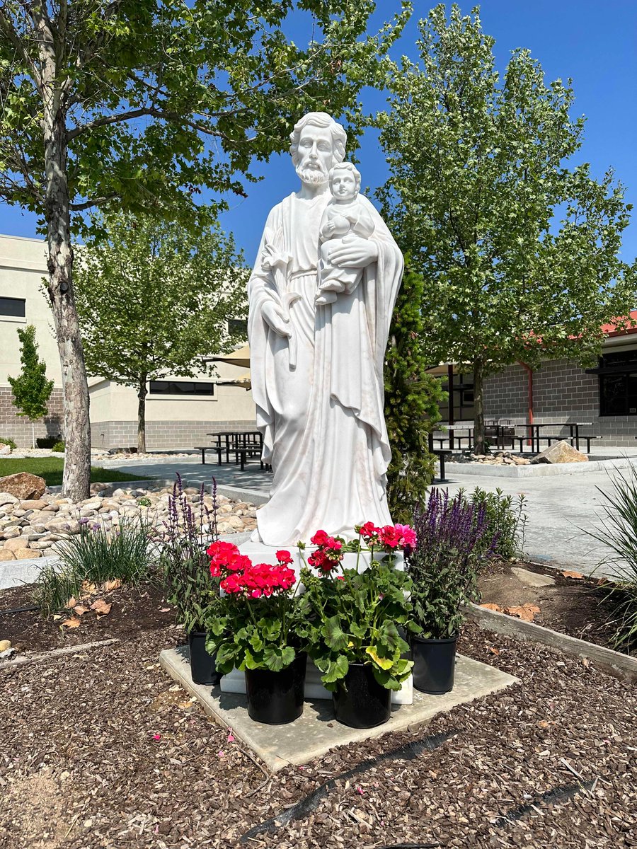 stignatiusid's tweet photo. Today our school was once again blessed with the generosity of others. Our garden has been graced with the addition of beautiful statues of the Holy Family. What a great way to end the week! https://t.co/HyhVjSCaG1
