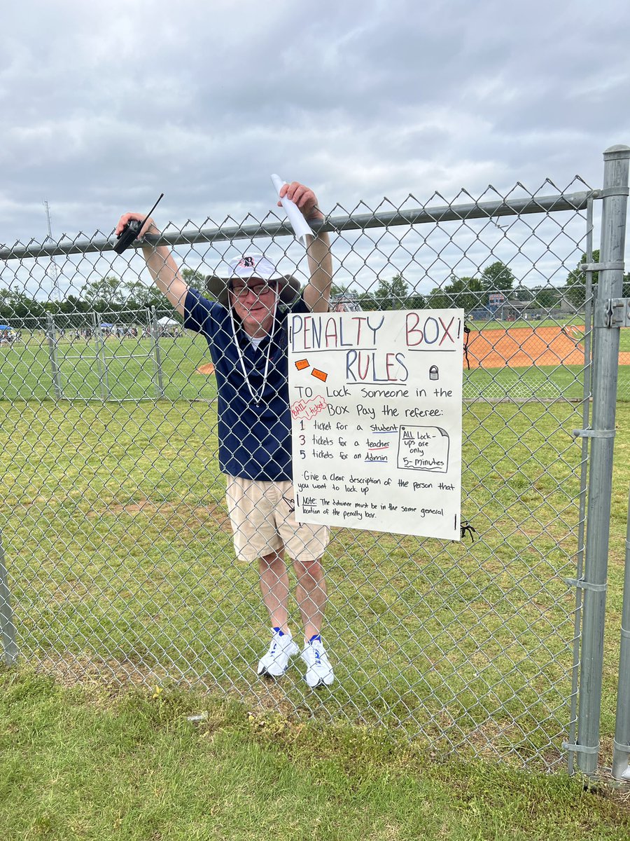 harleemorphis's tweet photo. PENALTY BOX!! @theburtalert1 #BMS #goflames https://t.co/iko5IjiLlY