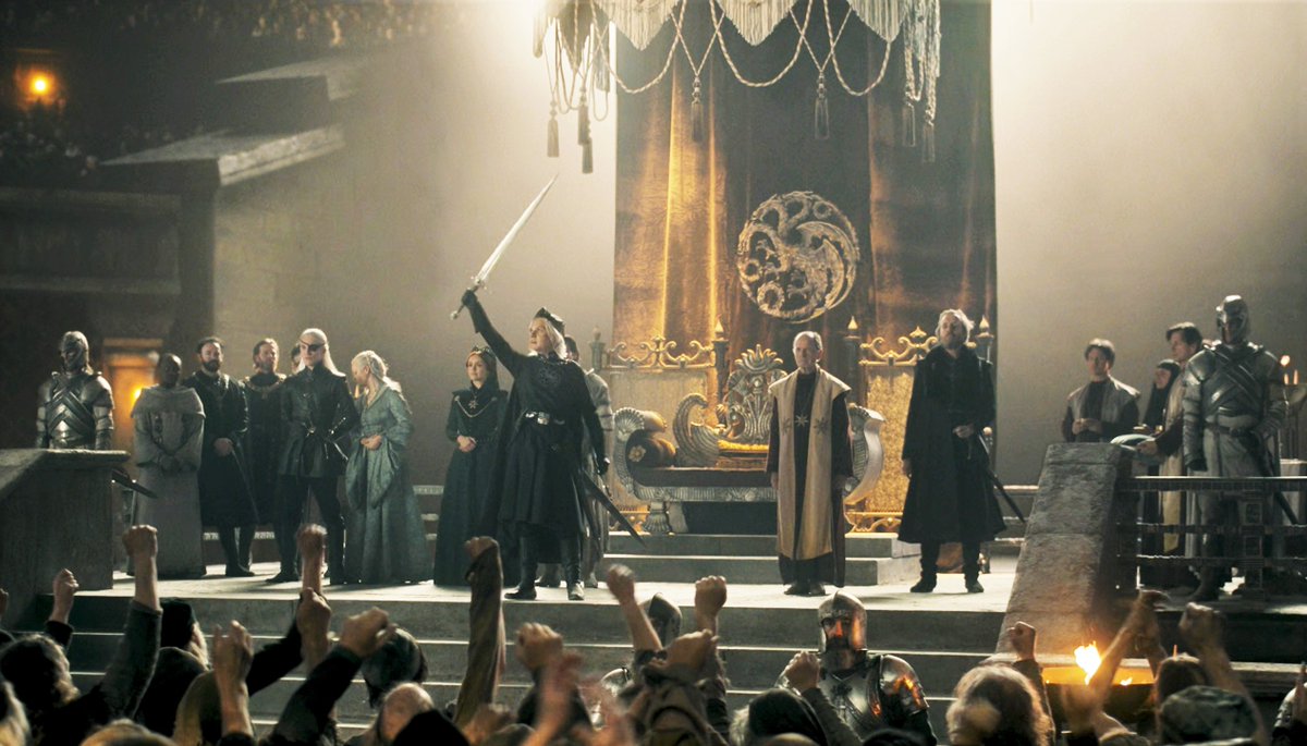 WatchersOTWall's tweet photo. "BEHOLD, THE TRAITOR [SPOILER]!", the Greens exclaim as they return victorious with the body of a slain enemy in shocking new #HouseOfTheDragon Season 2 filming footage! https://t.co/z7Wp7BdKdR https://t.co/TcngJc06YS