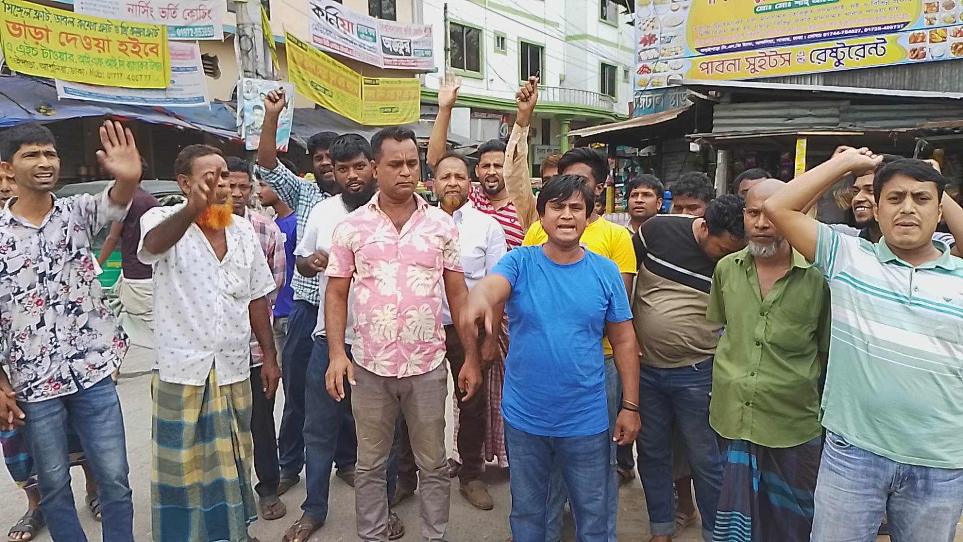 কালিয়াকৈরে সিএনজি ষ্ট্যান্ডে চাঁদাবাজি, বন্ধের দাবিতে বিক্ষোভ