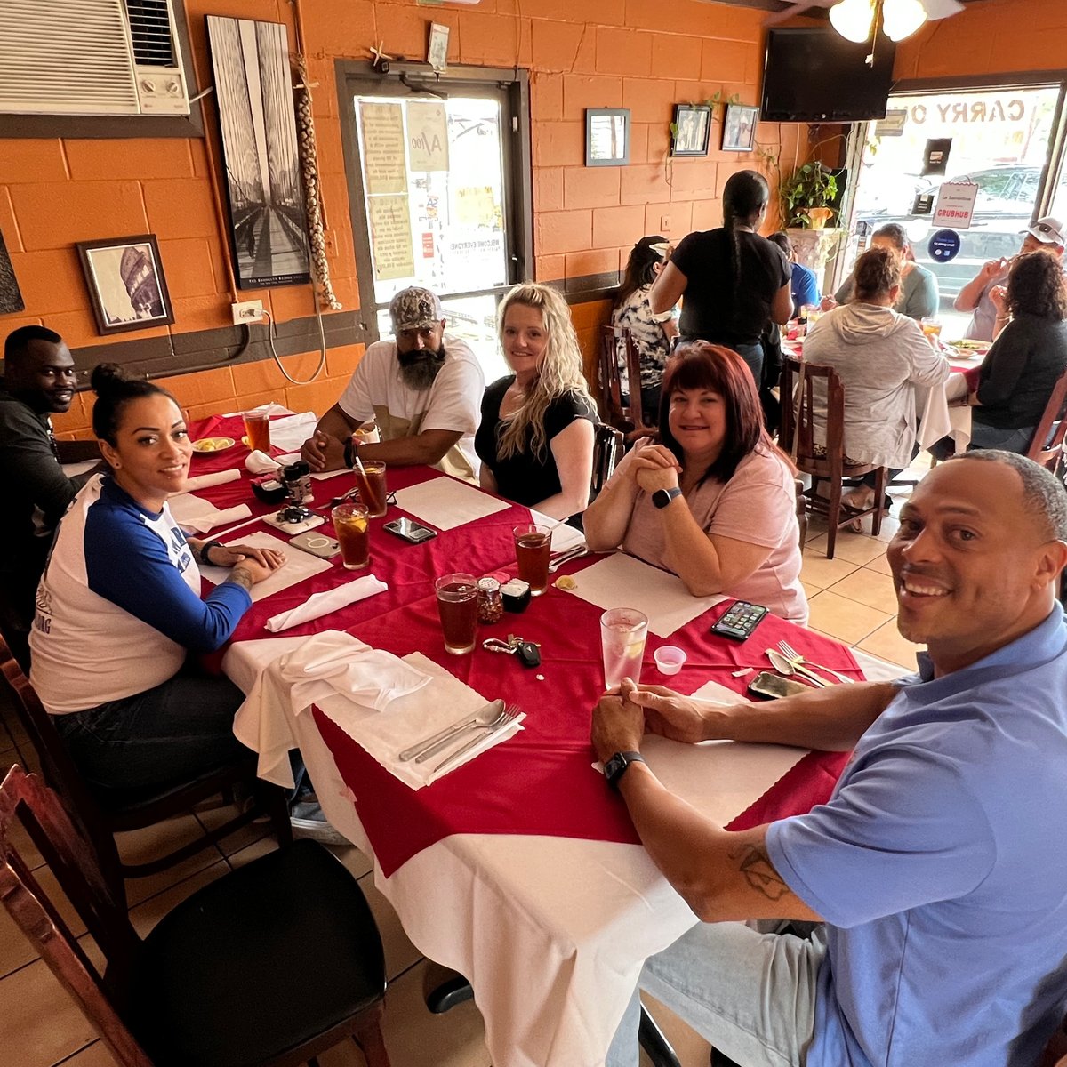 PIF_SA's tweet photo. Sometimes it’s nice to get out of the office and have lunch with the team. 🙂 https://t.co/M4jxhSyAKs