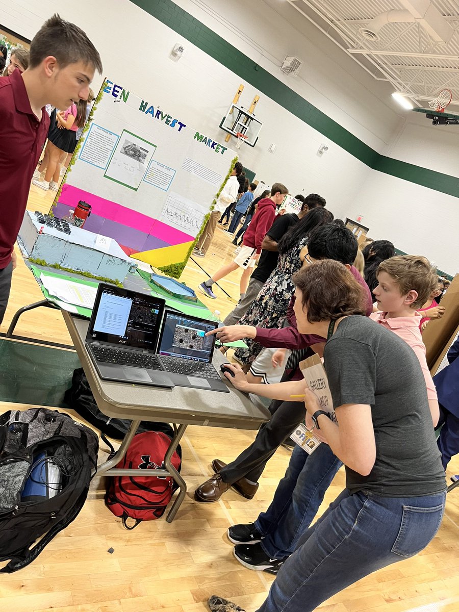 mrsphelpsteach's tweet image. It was great to see my former students presenting their cross-curricular projects today! All their hard work and preparation paid off! Excellent work, @urban8th