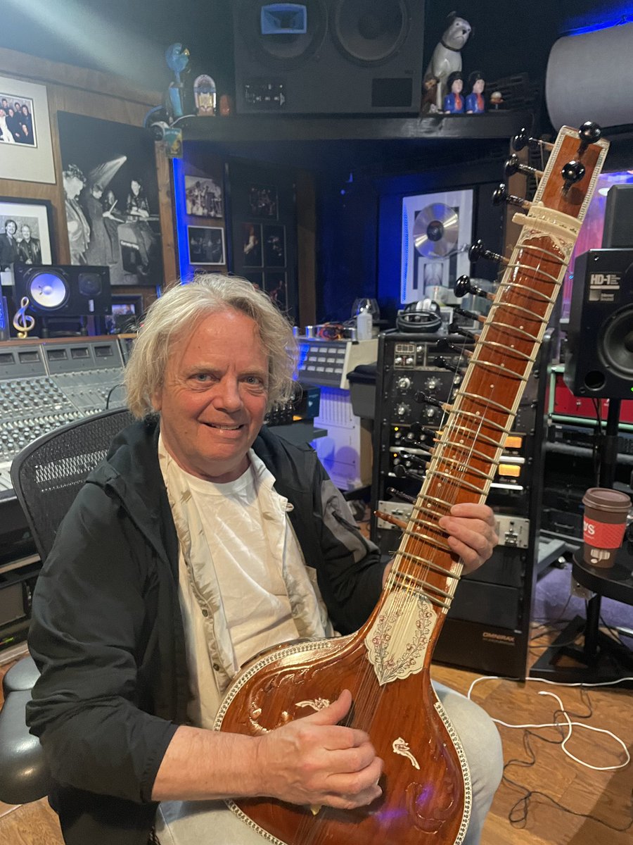 Well here’s something you don’t see everyday - Ian Crichton with a sitar. This could be something interesting! #iancrichton #sixbysixbsnd #sitar #newmusic #guitarvirtuoso