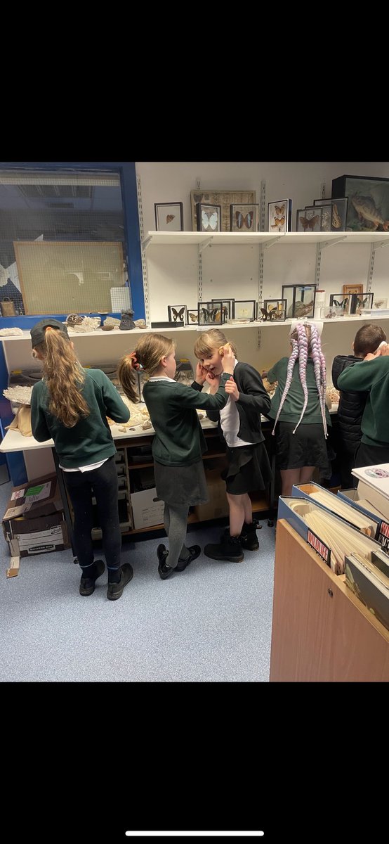 P3 had a great time learning about classifying living things at <a href="/aberdeenuni/">University of Aberdeen</a>’s Zoology Museum, and exploring our senses in the Cruickshank Gardens. Thank you to the staff at <a href="/UoABioSci/">School of Biological Sciences</a> and our parent helpers! (1/3)