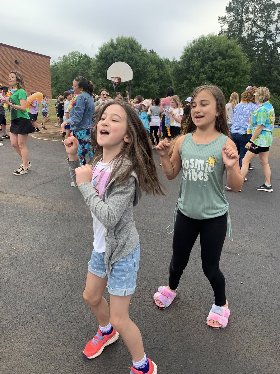 CFESmustangs's tweet photo. Our LAST DAY DANCE PARTY was EPIC!! #LastDayBestDay ☀️ Thank you @cfesmusic for always bringing the fun! https://t.co/m3JMXHMyjp