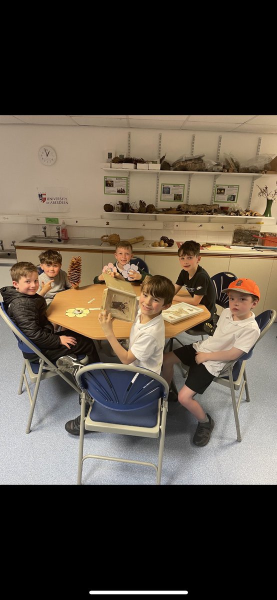 Greenbraeschool's tweet photo. P3 had a great time learning about classifying living things at @aberdeenuni’s Zoology Museum, and exploring our senses in the Cruickshank Gardens. Thank you to the staff at @UoABioSci and our parent helpers! (3/3) https://t.co/9BO3Jy8vGc