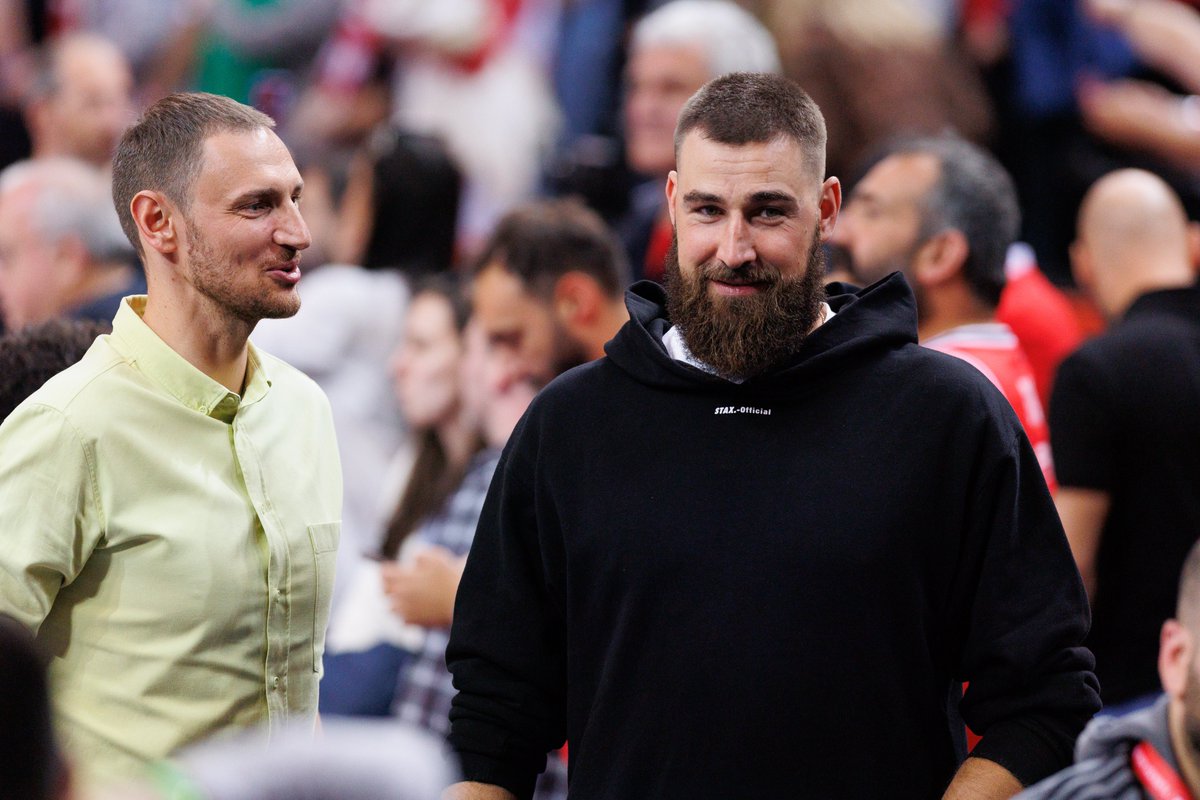 Osportas_lt's tweet image. Jonas Valančiūnas Kaune stebi Eurolygos finalo ketverto kovas #Valanciunas #NBA #Euroleague #Final4