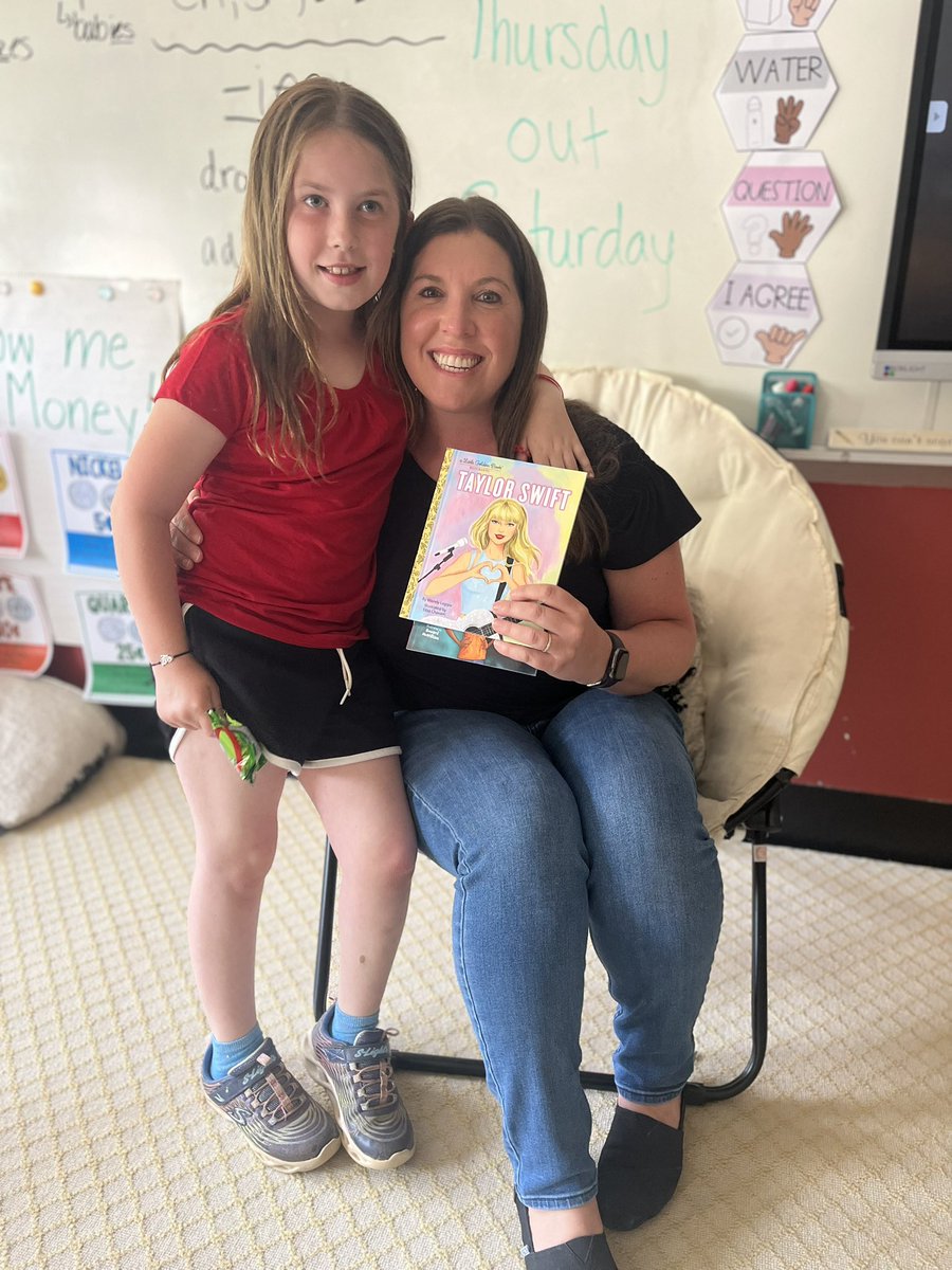 JaclynScotto's tweet photo. Enjoyed being the mystery reader for Gabs class! @ms_pabst @LincroftSchool @MTPSpride https://t.co/1XovdaXxr7