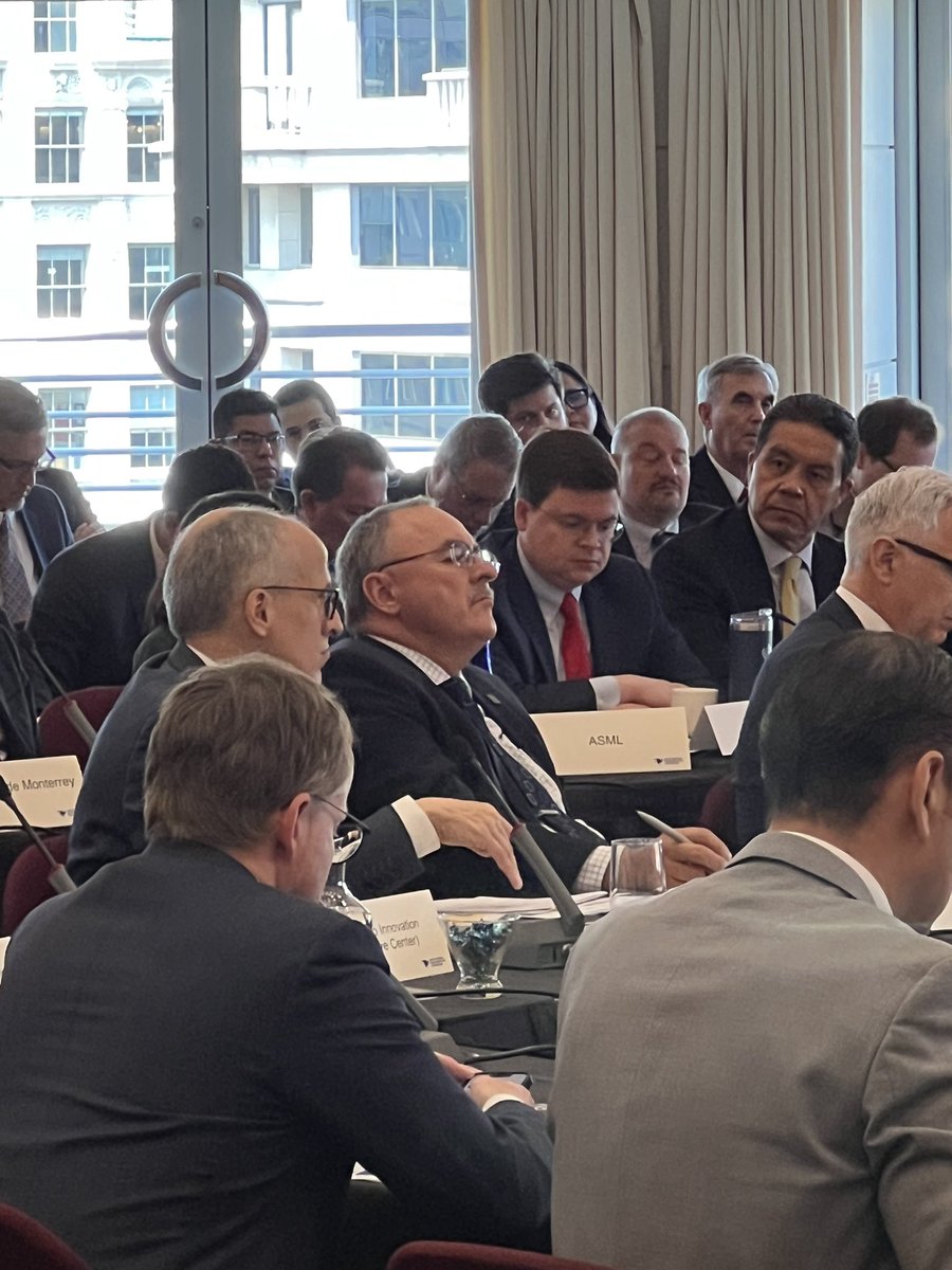 BPatacairk's tweet photo. Trilateral (NA) Semiconductor Forum in Washington DC. Minister Champagne and Ng lead the CND delegation in partnership talks with academia, industry and policy makers. Talent is key in this sector and University of Ottawa is a leader. https://t.co/3vvAisvatg