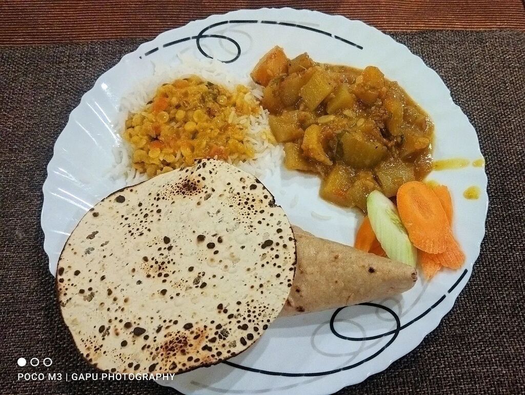 Dinner tonight.

#FoodieOdia #OdiaFood #therawtextures #feedfeed #nomnom24x7 #nomnomnom #foodiesofbhubaneswar #bangalorefood #bengalifood #northindianfood #delhifood #chennaifood #mumbaifoodie #instafoodie #foodiesofindia #platinggoals #walkwithindia #nonvegetarian #breakfas…