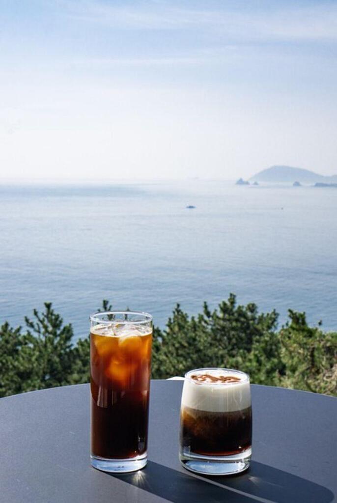 homebrewcoffees's tweet photo. Santorini, the love Island https://t.co/varPUU1jUg