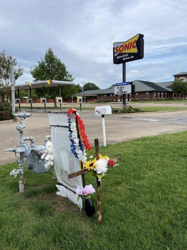 TCChroniclesLB's tweet image. Texas 12y facing murder charges after shooting #SonicDriveIn employee #MatthewDavis with &quot;AR Style&quot; rifle from passenger seat of car. Davis confronted 20y #AngelGomez for urinating in Parking lot and being disorderly. The juvenile reached for the weapon and fired 6 shots at Davis