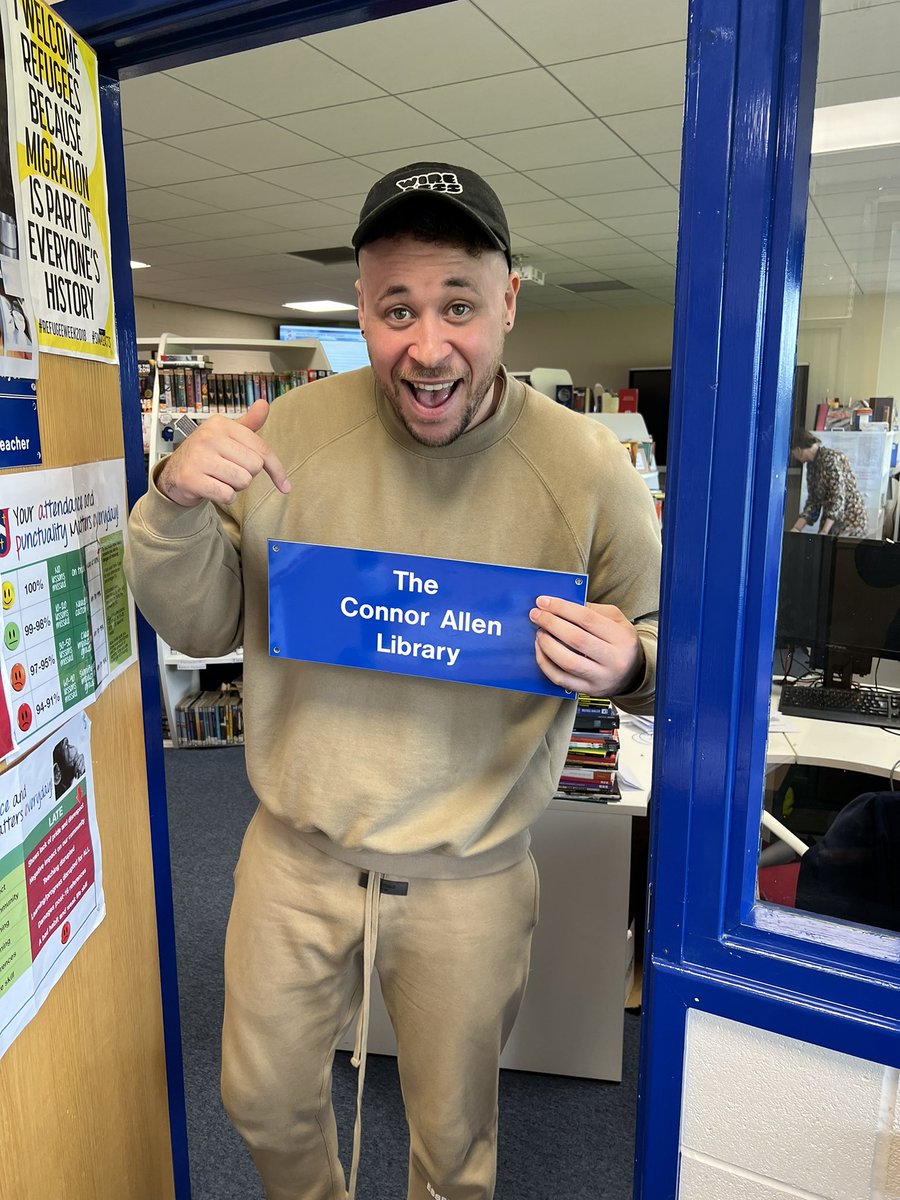 Not every day you get a school library named after you 🔥🔥🔥 and see the impact of your poetry and work as @Laureate_Wales 

I’m beyond honoured that St Joseph’s High School in Newport bestowed that upon me 

This Newport kid has done good ❤️❤️

#LifeOfALaureate