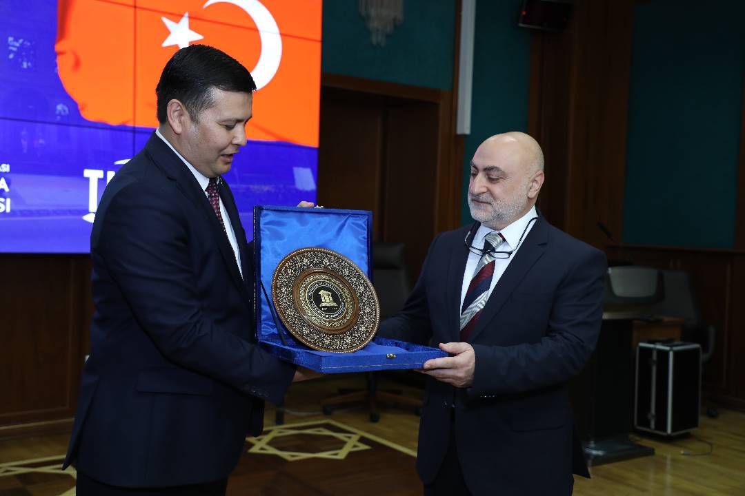 TKBB and The Banking and Finance Academy of the Republic of Uzbekistan in Uzbekistan (BFA) have signed a MoU on 18th of May 2023 in Tashkent to collaborate on areas of common interests for the development of the Islamic Finance sector.

Read More👇
bit.ly/3BESzGM