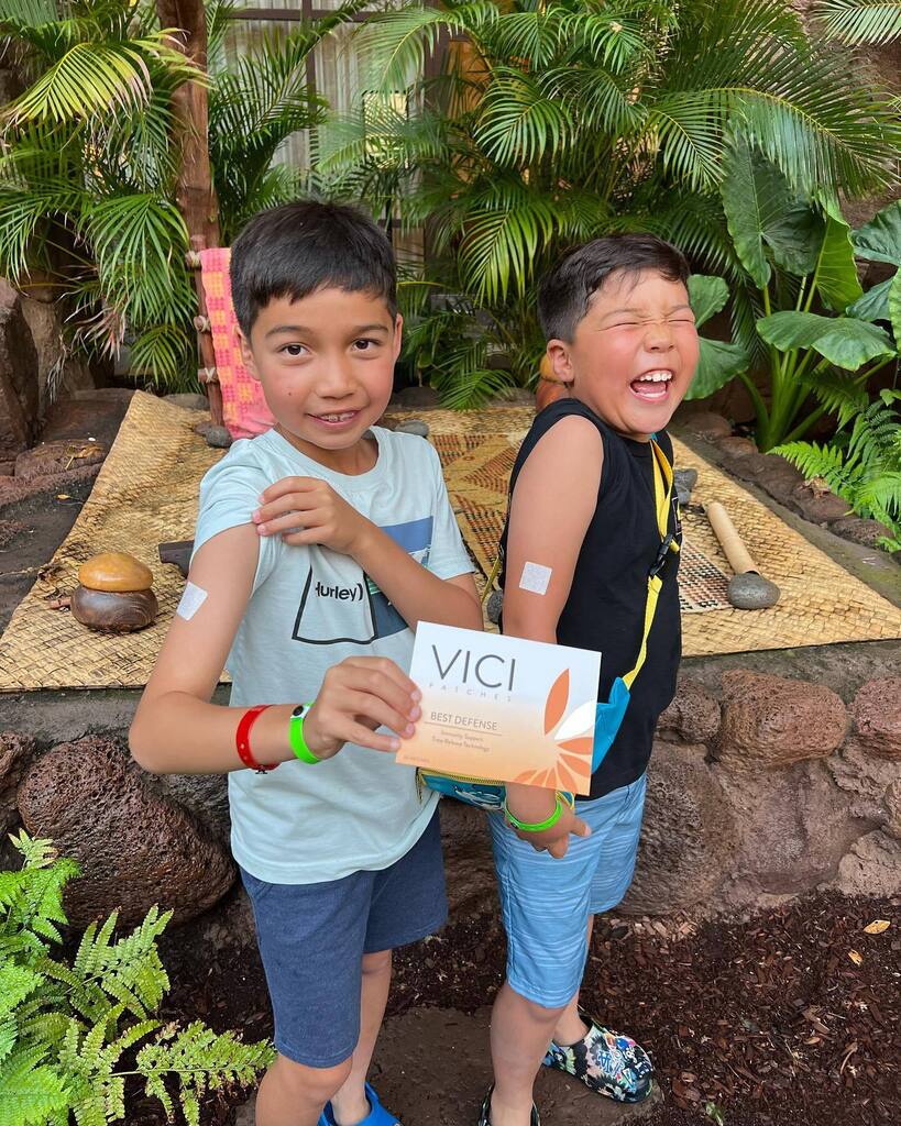 ViciWellness's tweet image. Our Vici Wellness patches and essential oil rollers are kid friendly. 

#viciwellness #allnaturalproducts #essentialoilsforthewin #vitaminpatches instagr.am/p/CsbshWDxmTR/