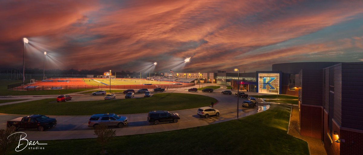 BrianBaer's tweet photo. It’s the last day for students at Kearney High School! Have an epic summer and we’ll see you in the fall Bearcats! https://t.co/fAB7dcyWAL