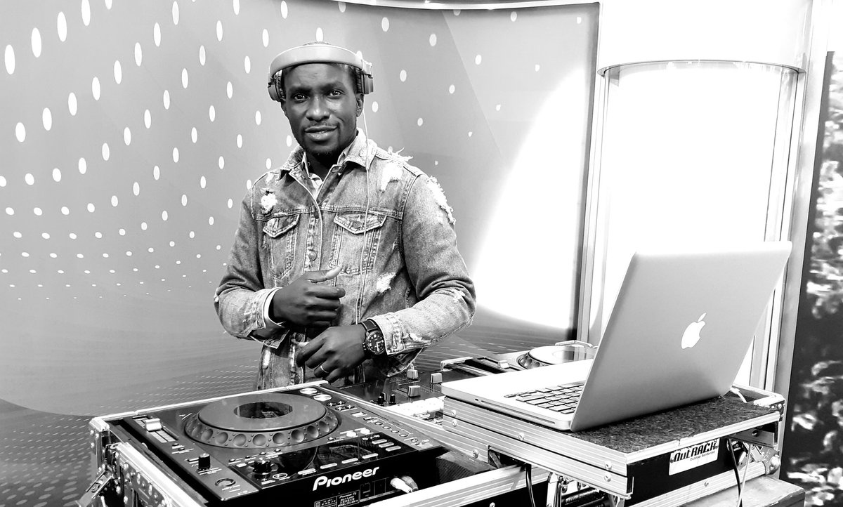 DeejayKollo's tweet photo. Tich abich ka tich abich warom e chenro Mar #RamogiNight ei wang'jowi mari @RamogiTVKe saa ang'wen Otieno. Luo Benga, Luo rhumba kaachiel gi ajawa nyaka ywagi. https://t.co/CexNFkcXmf