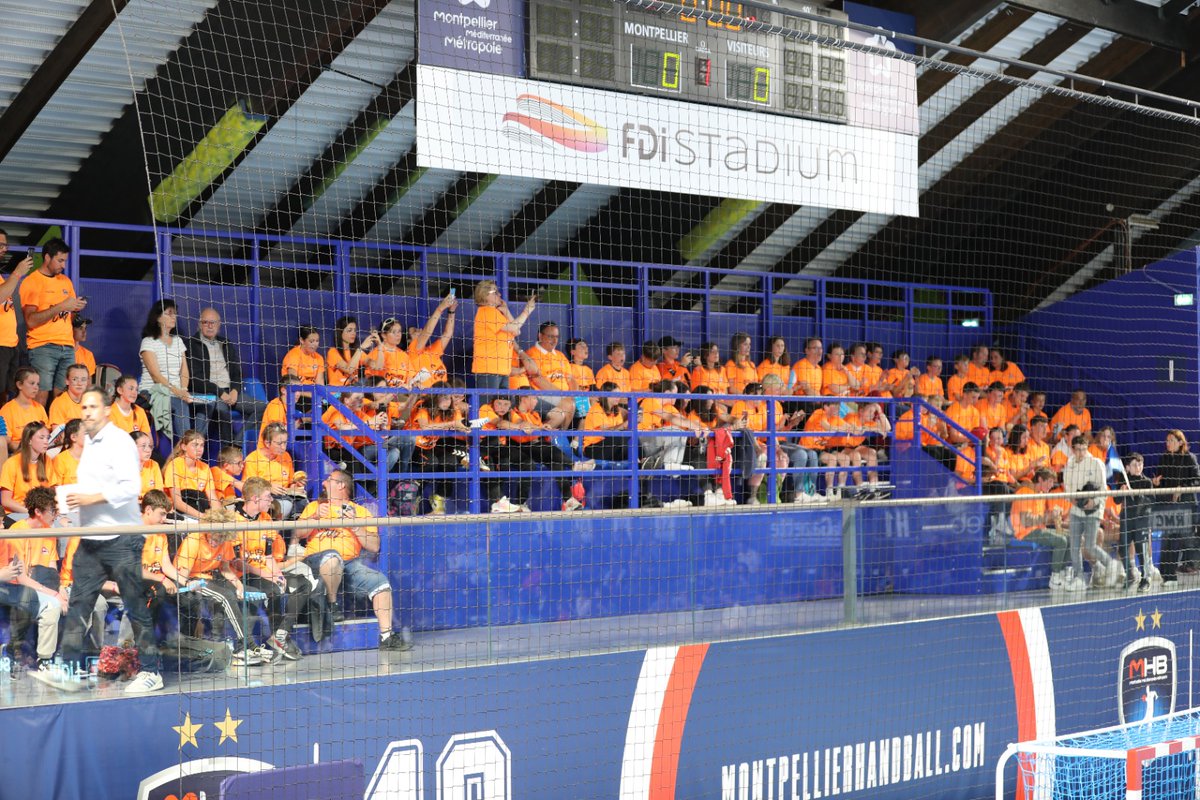 mhbofficiel's tweet photo. #MHBIHB 📸 Merci aux 800 jeunes participants de la #MHBCup venus soutenir nos pros ce soir avant leur grand tournoi de demain 😍🔥🔵⚪ https://t.co/S1IWfQ5uF7