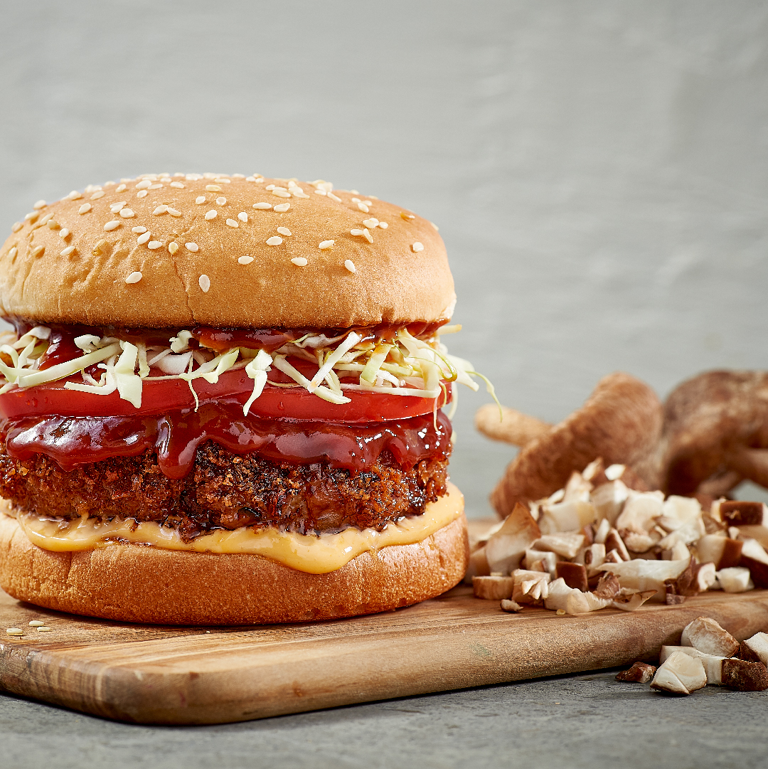 When you mix caramelized onions and shiitake mushrooms with ground meat, the results are a tender, savory burger you won’t be able to resist. Get the recipe: bit.ly/3mRSYSj