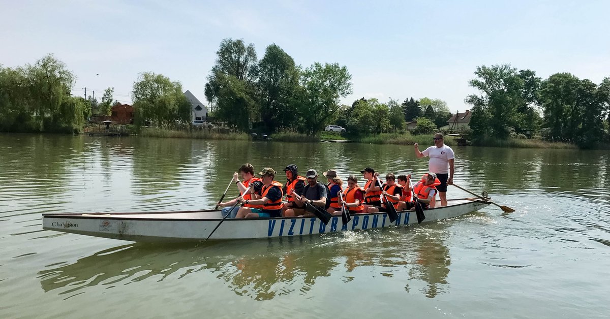 Mr. Eding's #ICSBudapest Adventure Skills Class took to the waters for a Dragon Boat ride on their last outing of the school year. Dragon Boat is a big kayak for ten or more people. #outdooradventures #kayaking #Godscreation #nature #internationalschool  #christianschool