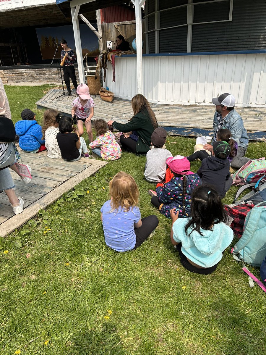 ArmitageKyla's tweet photo. Had a great morning at Mādahòkì Farm with Brooklyn’s class. So great to see the kids learning and having fun! @mme_bourre @Ms_Laflamme_ @AngelsOCSB https://t.co/DrvvytIBKW
