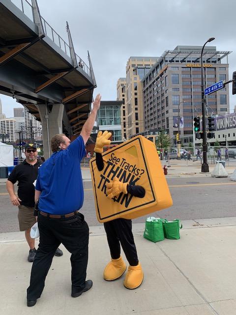 #HighFiveFriday Who's ready for the weekend?! Be sure to stay clear of the #tracks whether you're #downtown or #outoftown 
#BeThere #WhereIsST3 #SeeTracksThinkTrain