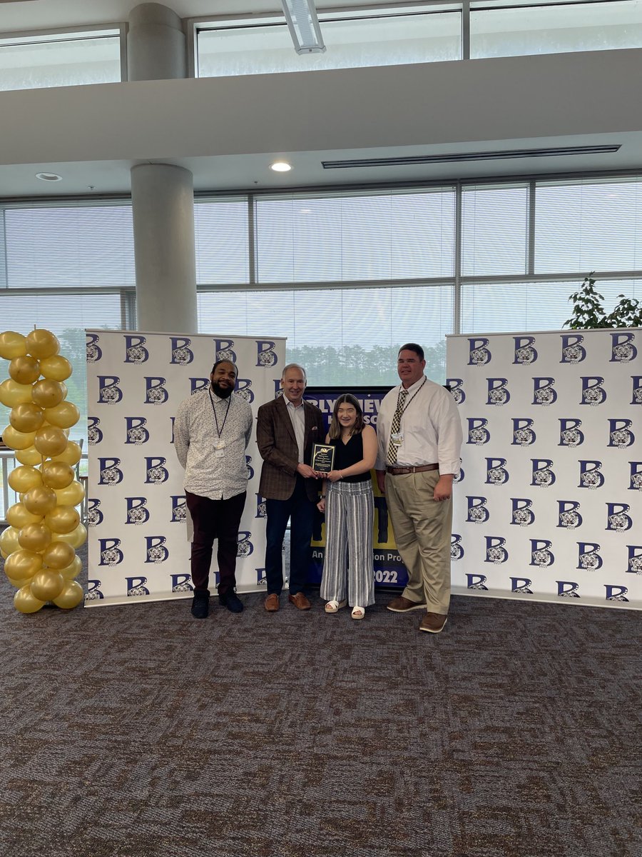 sadamsmoore's tweet photo. Congratulations Katie on your recognition for being an ADL student for Equity ⁦@BlythewoodHigh⁩ &amp; No Place for Hate. Presented by former Senator Joel Lourie ⁦@LourieLandH⁩ with Dr. Helen Grant ⁦@EmbraceEquity⁩ and teacher Dr. William Boyles ⁦@RichlandTwo⁩ https://t.co/rvxcEDl5bk