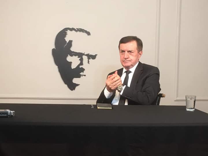 “Ben zaten hayatım boyunca bu siyasetin ne kaypaklığına ne de ayak oyunlarına alışabildim.”