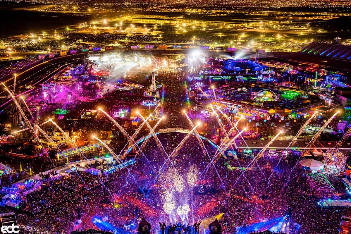 Get ready for the electrifying night as the EDM beats takeover the heart of Las Vegas tonight!” #EDCinDTLV 🎶💥🌃

#downtownlasvegas #EDCLV2023 #edc  #lasvegas #usa #vivavision #concert #explore #vegasbaby #vegasborn #vegasparty #vegaslife #vegasnightlife