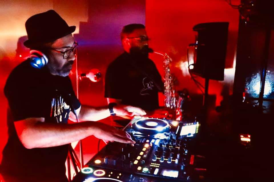 Purebackline's tweet photo. Pure Backline Sound & Gear
House artist @djesteban21 & @SaxManDre on the horn guiding the dance floor on our CDJ Nexus 2000s and Pioneer DJM 900 pro DJ mixer
#purebackline #eventrentals #djgear #cdj #pioneermixer #mihs #azwhu #sound #pioneerdj https://t.co/RrrK86VBTC